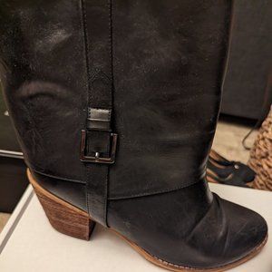Womens size 9 Black boot